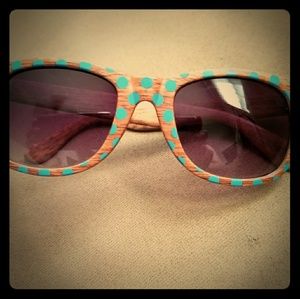 Sunglass free with another purchase(bundle)